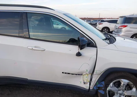 2019 Jeep Compass Latitude 4X4 from USA, damaged, VIN 3C4NJDBB6KT697057